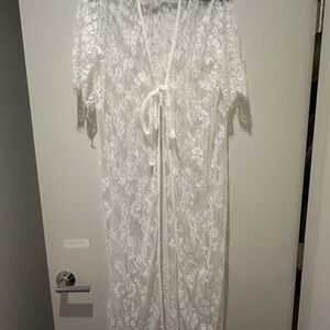 Elegant White Lace Robe